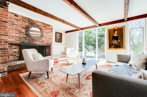 7804 Ridgecrest Dr, Alexandria VA 22308-1053 exterior