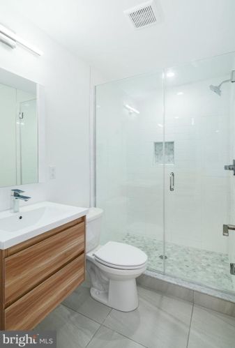 1827 Manton St, Philadelphia PA 19146-2923 exterior