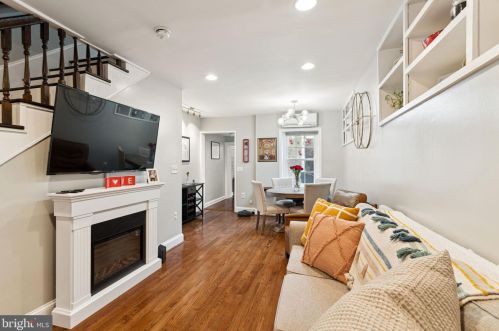 521 27th St, Philadelphia, PA 19146-1012