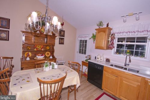 838 Logan Ln, Hanover, PA 17331-7814