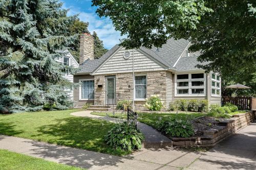 1401 Hartford Ave, Saint Paul MN 55116-1649 exterior