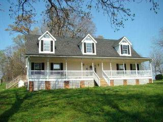 1318 Cagle Loop Rd, Seagrove, NC 27341-8079