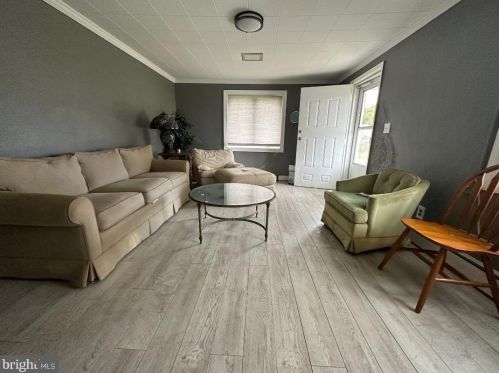 31 Scarlet Ave, Chester, PA 19014-2905