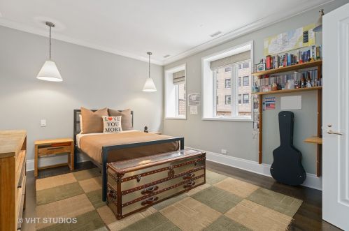 1449 Astor St, Chicago IL 60610-1608 exterior