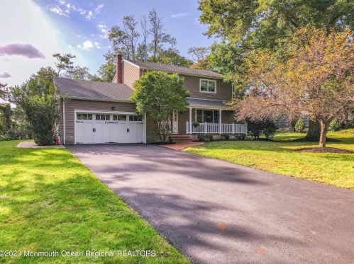 17 Carriage Dr, Middletown, NJ 07748-3503