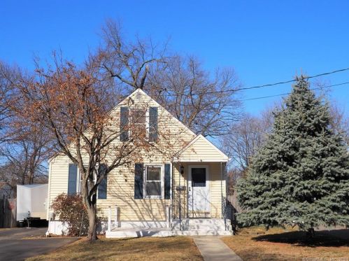 94 Hawthorne St, Manchester CT 06042-3021 exterior