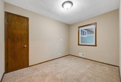 1606 Hazel St, Saint Paul MN 55119-4230 exterior