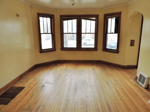 7219 Whipple St, Chicago, IL 60629-3024