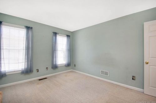 51 Berrios Hl Rd, Windsor CT 06095-1003 exterior