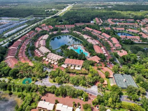 2036 Cascades Dr, Naples FL 34112-7756 exterior