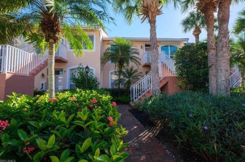 1972 Cascades Dr, Naples FL 34112-7581 exterior