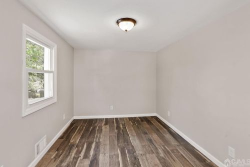 40 Markham Rd, Edison NJ  08817-4129 exterior