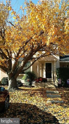 135 Bradbury Rd, Chester, PA 19015-1408