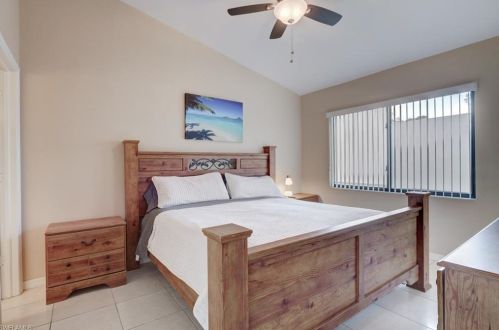 5825 Rattlesnake Hammock Rd, Naples FL 34113-3568 exterior