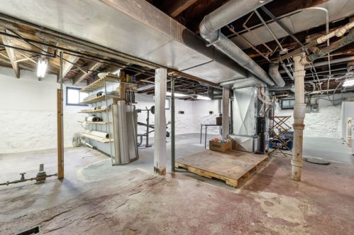 1525 82, Milwaukee WI 53222-2935 exterior