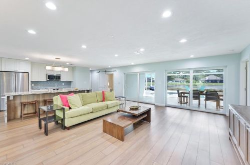 2218 Kings Lk Blvd, Naples FL 34112-5328 exterior