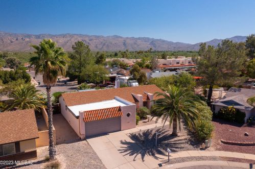 10057 Hawthorne St, Tucson, AZ 85748-1961