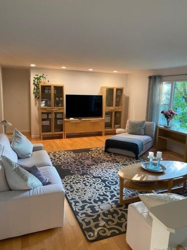 54 Franklin Ave, Derby CT 06418-2227 exterior