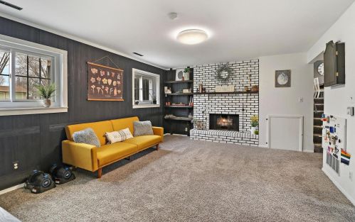 721 Darlington Ln, Bull Valley IL 60014-7873 exterior