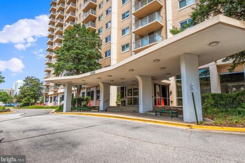 1225 Martha Custis Dr, Alexandria, VA 22302-2015