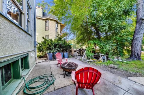 1818 Lunt Ave, Chicago IL 60645-3005 exterior