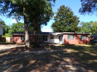 6444 Barnes St, Milton, FL 32570-4697