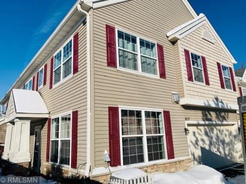817 Braunworth Ct, Chaska, MN 55318-3242