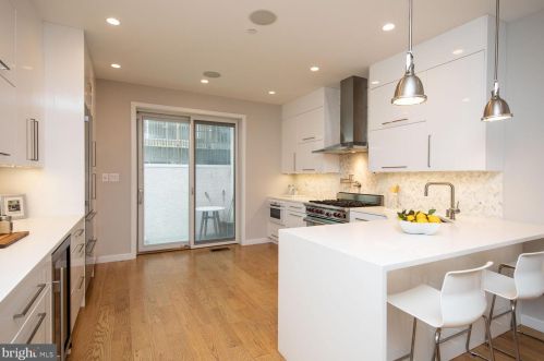 833 Bainbridge St, Philadelphia PA  19147-2009 exterior