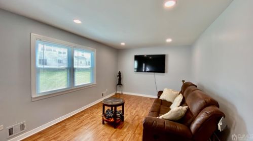 295 Mckinley Ave, Edison NJ 08820-1623 exterior