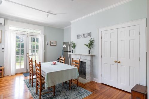 29 Champlin St, Middletown RI 02840-2879 exterior