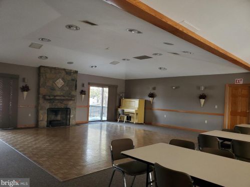 153 Valleybrook Dr, Lancaster PA 17601-4618 exterior