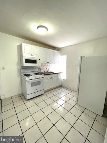 110 3rd St, Philadelphia PA  19120-1887 exterior