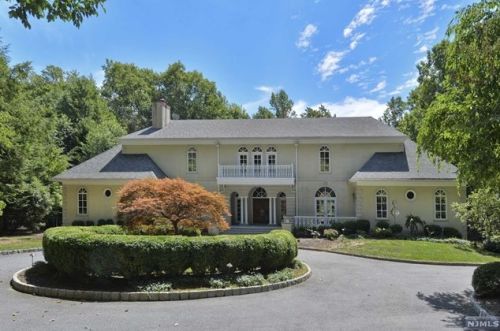 22 Werimus Brook Rd, Upper Saddle River, NJ 07458-3112