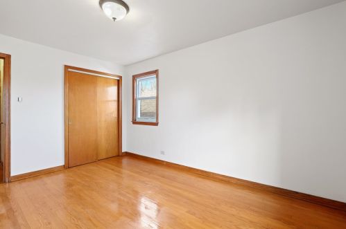 5655 Kenneth Ave, Chicago IL 60646-5907 exterior