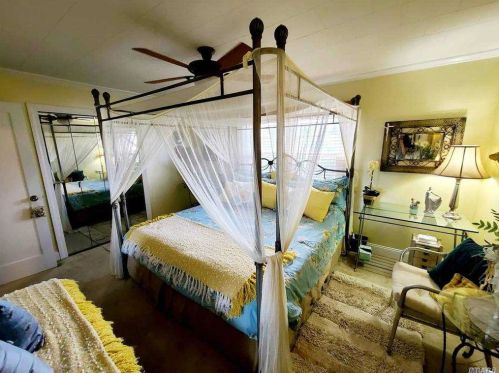 79 Berry St, Valley Stream NY 11580-3430 exterior