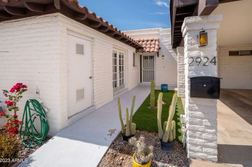 2924 Casa Tomas Ct, Phoenix, AZ 85016-7709