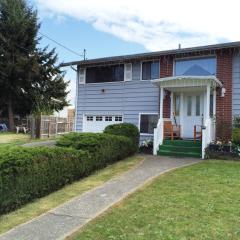 445 121st St, Seattle, WA 98146-2842