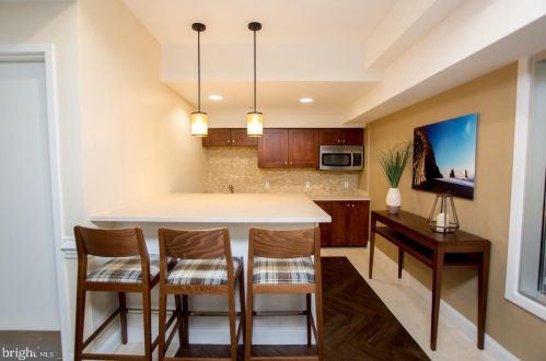 250 Carson Ter, Huntingdon Valley PA 19006-4718 exterior