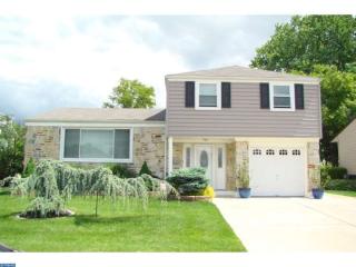 1135 Bloomdale Rd, Philadelphia PA  19115-2517 exterior