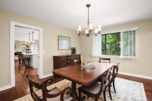 40 Pipers Hl Rd, Wilton CT 06897-1511 exterior