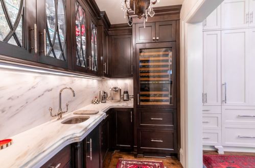 2597 Maryland Ave, Milwaukee WI 53211-3735 exterior