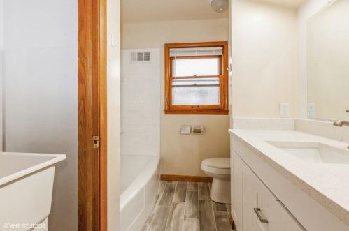 4216 92nd St, Milwaukee WI  53228-2134 exterior