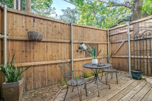 4003 Gilbert Ave, Dallas TX 75219-3816 exterior