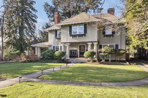 127 High St, Brookline, MA 02445-7719