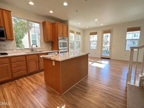 1350 Bayside Cir, Oxnard CA  93035-2148 exterior