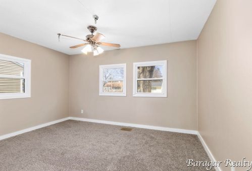 1340 Hollywood St, Grand Rapids MI 49505-3842 exterior