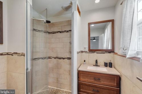 209 Foster Ave, Pittsburgh PA 15205-2352 exterior