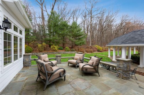 1 Park Rdg Ct, Chester NJ 07930-3016 exterior