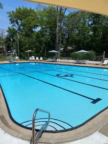 1600 Meadowside Dr, Saint Louis MO 63146-4958 exterior