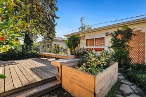 5004 Tripp Ave, Chicago IL 60630-2724 exterior